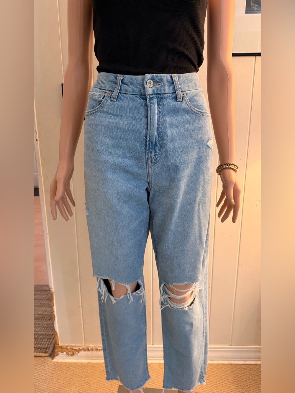 American Eagle Outfitters Light Wash Distressed Boyfriend Jeans Sz: 8S